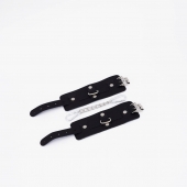Черные кожаные наручники с хромированной фурнитурой - Crazy Handmade - купить с доставкой в Смоленске