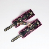 Черные кожаные наручники с розовой строчкой - Crazy Handmade - купить с доставкой в Смоленске