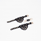 Черные кожаные наручники с клепками, кольцами и золотистой фурнитурой - Crazy Handmade - купить с доставкой в Смоленске