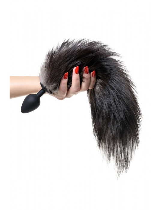 Черная анальная втулка с хвостом чернобурой лисы - размер М - POPO Pleasure