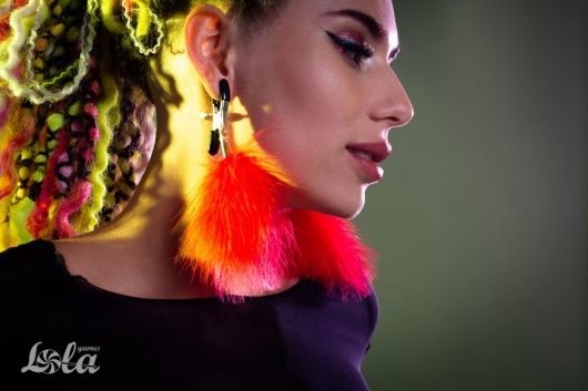 Зажимы на соски с красным пухом Euphoric - Lola Games - купить с доставкой в Смоленске