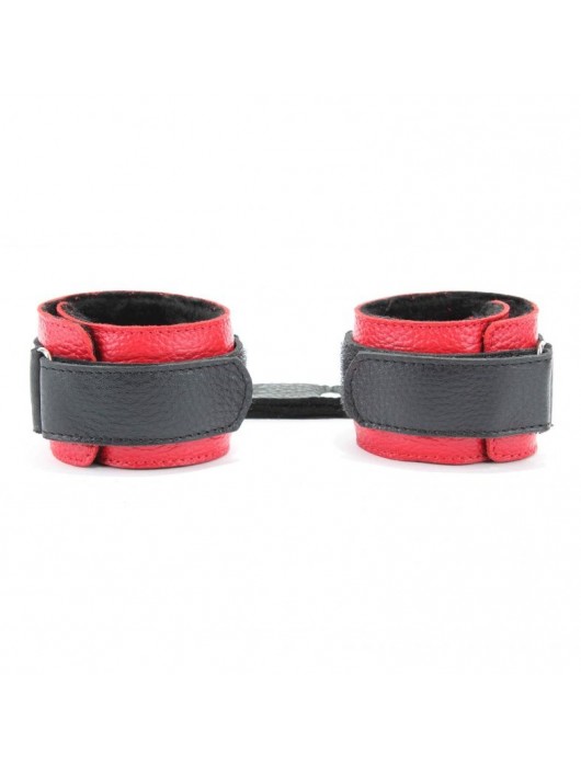 Красно-чёрные кожаные наручники с меховым подкладом - БДСМ Арсенал - купить с доставкой в Смоленске