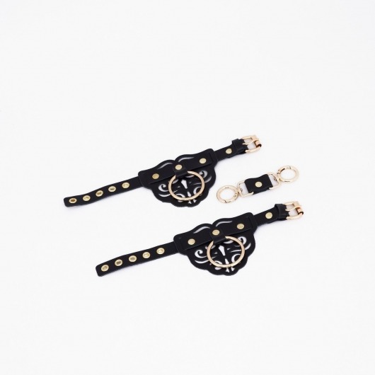 Черные кожаные наручники с клепками, кольцами и золотистой фурнитурой - Crazy Handmade - купить с доставкой в Смоленске